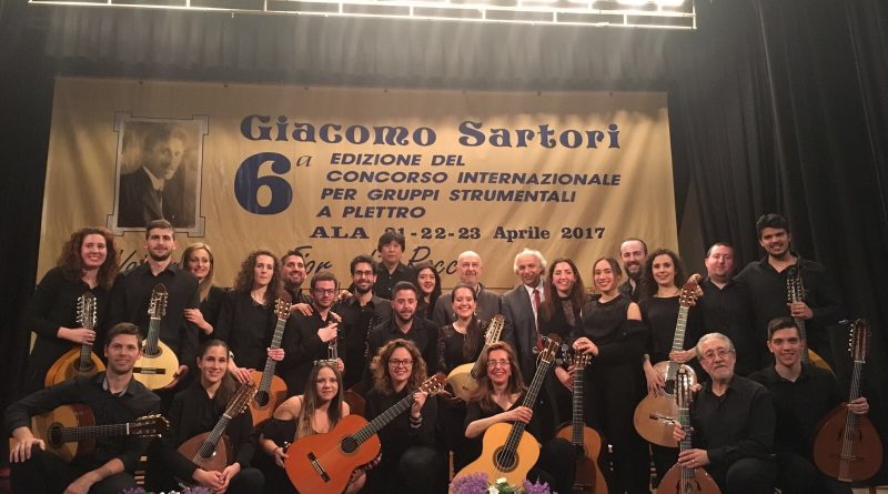 La orquesta ‘Torre del Alfiler’ de Vegas del Genil gana el festival de plectro más importante de Europa