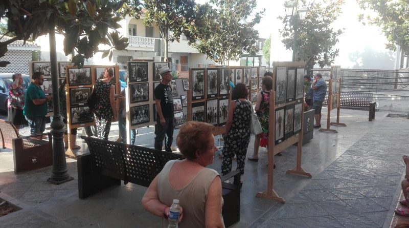 Vegas del Genil expone en las calles fotos de su archivo municipal, algunas con más de dos siglos